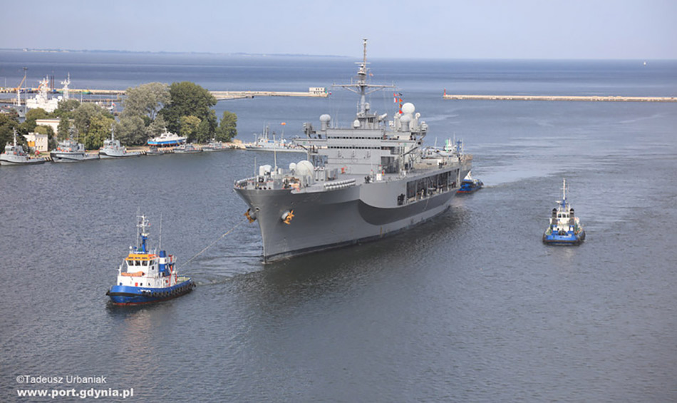 USS Mount Whitney flagowy okręt VI Floty Stanów Zjednoczonych w gdyńskim porcie fot1