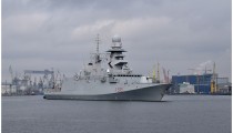 Włoska fregata rakietowa Luigi Rizzo wychodzi z Portu Gdynia