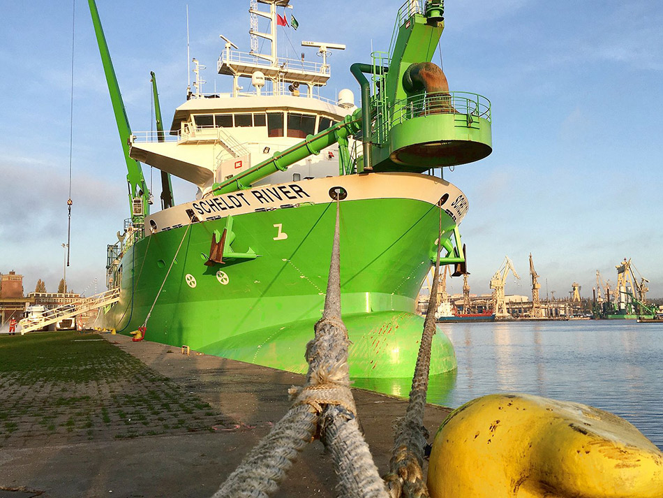 W portach Szczecin i Świnoujście bunkrują statki paliwem LNG