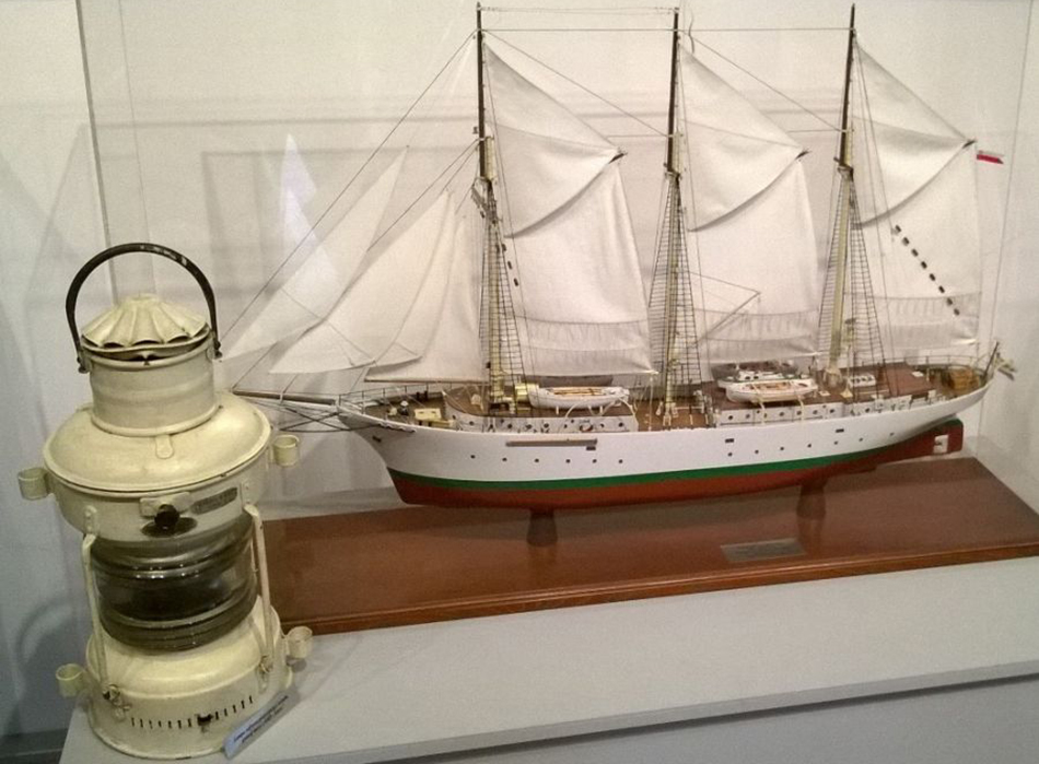 Iskra1 Oryginalna lampa i model zbiory Muzueum Marynarki Wojennej
