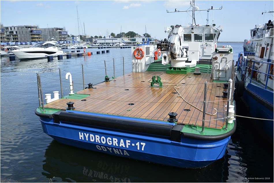 HYDROGRAF 17 nowy statek UM przybył do Gdyni