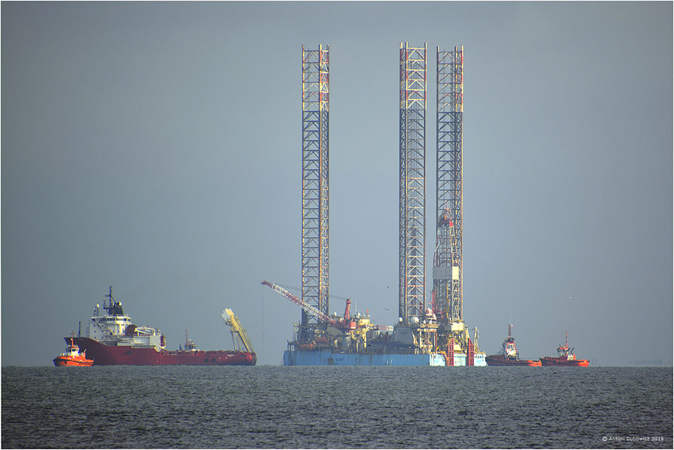 Nowa platforma Petrobaltiku przybyła do Gdańska GIANT